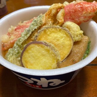 カップ麺で《年越しそば》with天ぷら